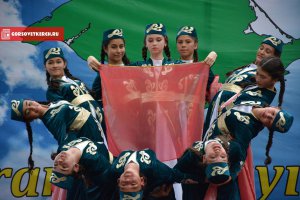 Новости » Культура: Керченские  власти организовали на набережной крымскотатарский праздник Ураза-Байрам