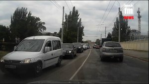 Керчане жалуются на автомобильные пробки в центре города (видео)