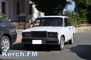 Новости » Общество: В Керчи на улице Театральной столкнулись  «ВАЗ» и «Daewoo»