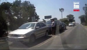 В Керчи столкнулись три иномарки (видео)