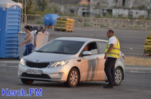 Новости » Общество: Ветер в Керчи пока не мешает переправе