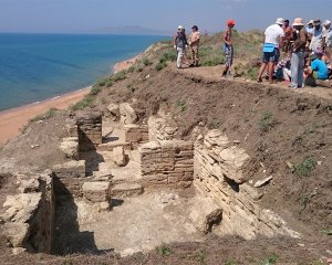 Новости » Общество: Археологи под Керчью обнаружили монументальные сарматские склепы