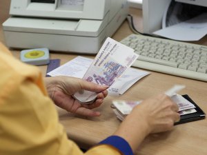 Новости » Общество: Крымским пенсионерам-госслужащим дадут ежемесячное материальное обеспечение