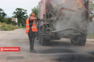 Новости » Общество: В поселке Героевское провели ямочный ремонт дороги