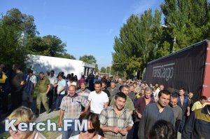 Новости » Общество: Рабочим Керченского стрелочного завода после забастовки хотят поднять зарплату на 27%