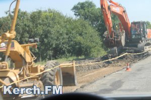 Новости » Общество: Ремонт дороги в Керчь завершится к ноябрю