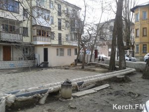 Новости » Криминал и ЧП: Прокуратура через суд заставила керчанина снести пристроенный балкон