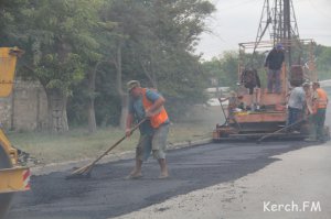 Ты репортер: В Керчи кладут асфальт по улице Кокорина