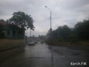 В Керчи по улице Чкалова порыв водовода