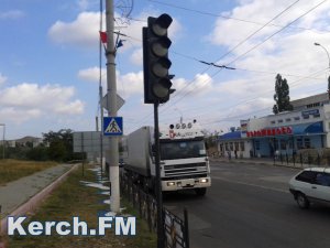 Новости » Общество: В Керчи около остановки «Ворошилово» не работает светофор