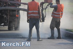 В Керчи в районе остановки АТП снова провели ямочный ремонт дороги