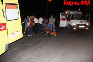 В Керчи медики спасали людей на месте ДТП (видео)