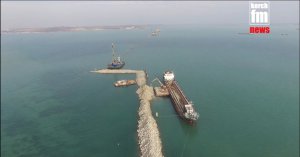 Новости » Общество: Керчанин снял подготовку строительства Керченского моста с высоты