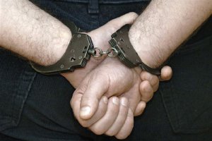 В Керчи в пьяной драке у мужчины украли деньги и телефон