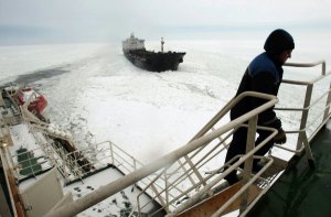 Доставку продуктов и пассажиров зимой в Крым обеспечат четыре парома-ледокола