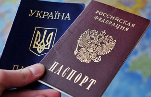 ФМС неоднозначно трактует норму двойного гражданства крымчан