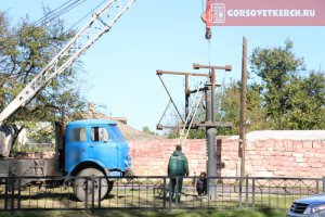 Новости » Общество: Керченские власти демонтируют в городе билборды