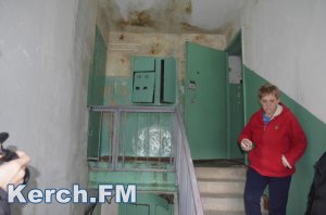 Жильцы многоэтажки в Керчи боятся удара током