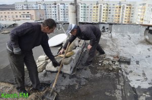 После публикации в Керчь.ФМ  начался ремонт крыши (видео)