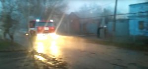 В Керчи из-за неисправной проводки горел частный дом (видео)