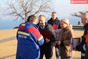 Новости » Общество: В Керчи специалистов «Россети» наградили за помощь в установке генераторов