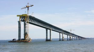 На керченской стороне строители моста в Крым укрепили склон