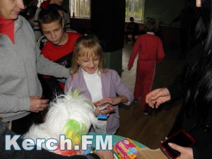 Дети из керченской школы-интерната получили подарки ко Дню инвалида