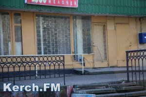 В Керчи неизвестные ограбили магазин