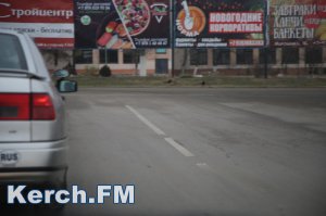 Новости » Общество: В Керчи новая дорожная разметка исчезает с дорог
