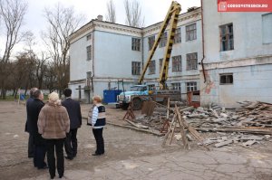 Новости » Общество: В Керчи в этом году на ремонт школ выделено 30 млн рублей