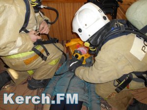 Новости » Общество: В Керчи пожарные тренировались спасать детей из школы-интерната