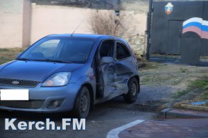 В Керчи троллейбус въехал в «Ford»