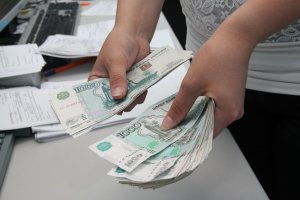 Новости » Общество: В Крыму средняя зарплата госслужащего повысилась до 45 тысяч рублей