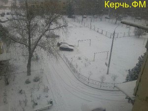 Новости » Общество: Керчан предупреждают о плохой видимости из-за снегопада