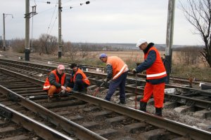 Новости » Общество: Крымская железная дорога проведёт капитальный ремонт 30 км