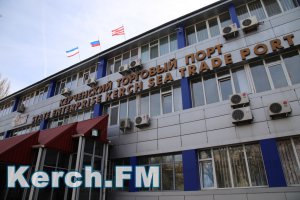 Керченский торговый порт обыскивали в масках с автоматами