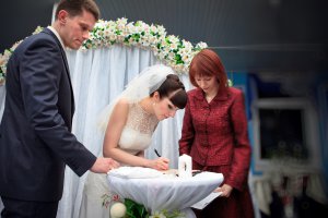 Новости » Общество: Накануне Дня влюбленных в Керчи зарегистрируют брак 6 пар молодоженов