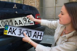 Суд отказал крымчанам, которые хотели оставить украинские автомобильные номера