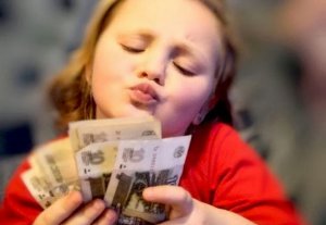 В Крыму обещают увеличить выплаты за третьего ребенка