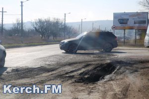 Ты репортер: В Керчи из-за огромной ямы может произойти ДТП, - читатель