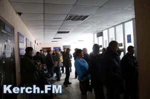 В керченском МРЭО очереди из желающих перерегистрировать транспортные средства