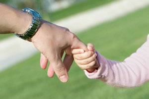 Новости » Криминал и ЧП: Керчанку могут лишить родительских прав за жестокое обращение с детьми