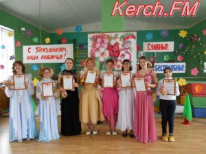 Новости » Культура: В керченской школе-интернат отметили женский праздник