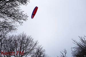 Ты репортер: Небо над Аршинцево в Керчи  украсили парапланеристы