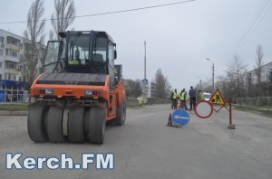 Новости » Коммуналка: На Блюхера из-за ремонта перекрыта проезжая часть