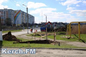 Новости » Общество: В Керчи ведутся работы по прокладке водовода для строителей  моста