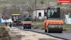 Новости » Общество: Продолжается ремонт автодороги ведущей к поселку Маяк