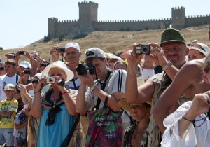 Новости » Общество: В Крыму с начала года отдохнули 177 тысяч туристов