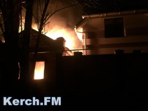 Ты репортер: В Керчи ночью горел заброшенный дом