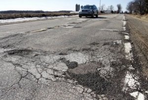 Минтранс жалуется на скромное финансирование ремонта дорог в Крыму